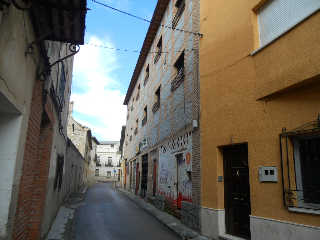 Edificio con Local+garaje y varios pisos en YEPES (Toledo)